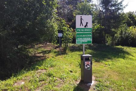 Koš za pasje iztrebke  Begunje 4 (NY) proti Malnom 2 foto Boštjan Otoničar